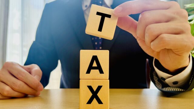 ファクタリングが非課税になる理由と注意すべき経理処理の記事のアイキャッチ画像