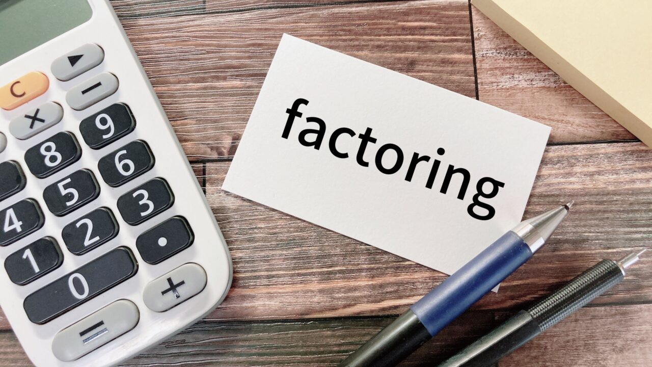 売掛金を現金化する方法とは？ファクタリングの仕組みと手順をわかりやすく解説の記事のアイキャッチ画像