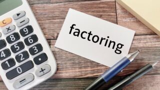 売掛金を現金化する方法とは？ファクタリングの仕組みと手順をわかりやすく解説の記事のアイキャッチ画像