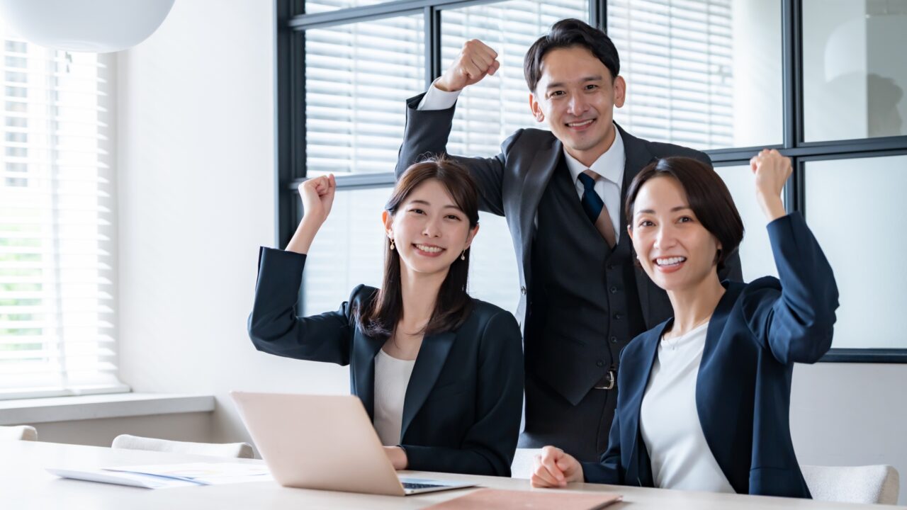 ファクタリングの書類準備完全ガイド｜契約に必要な書類と手順を初心者向けに解説の記事のアイキャッチ画像